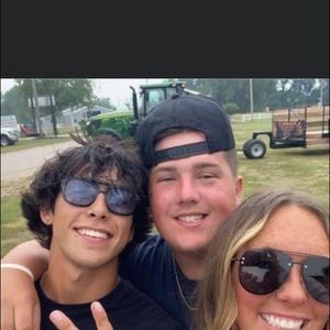 Meet your Posher, Max